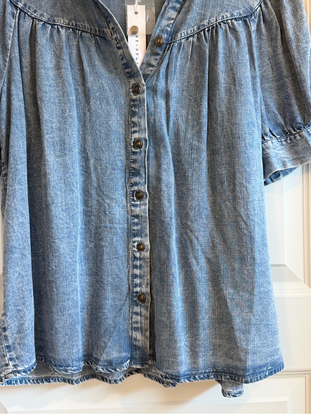 Jane & Delancey Chambray Button-Front Top - Picture 2 of 7